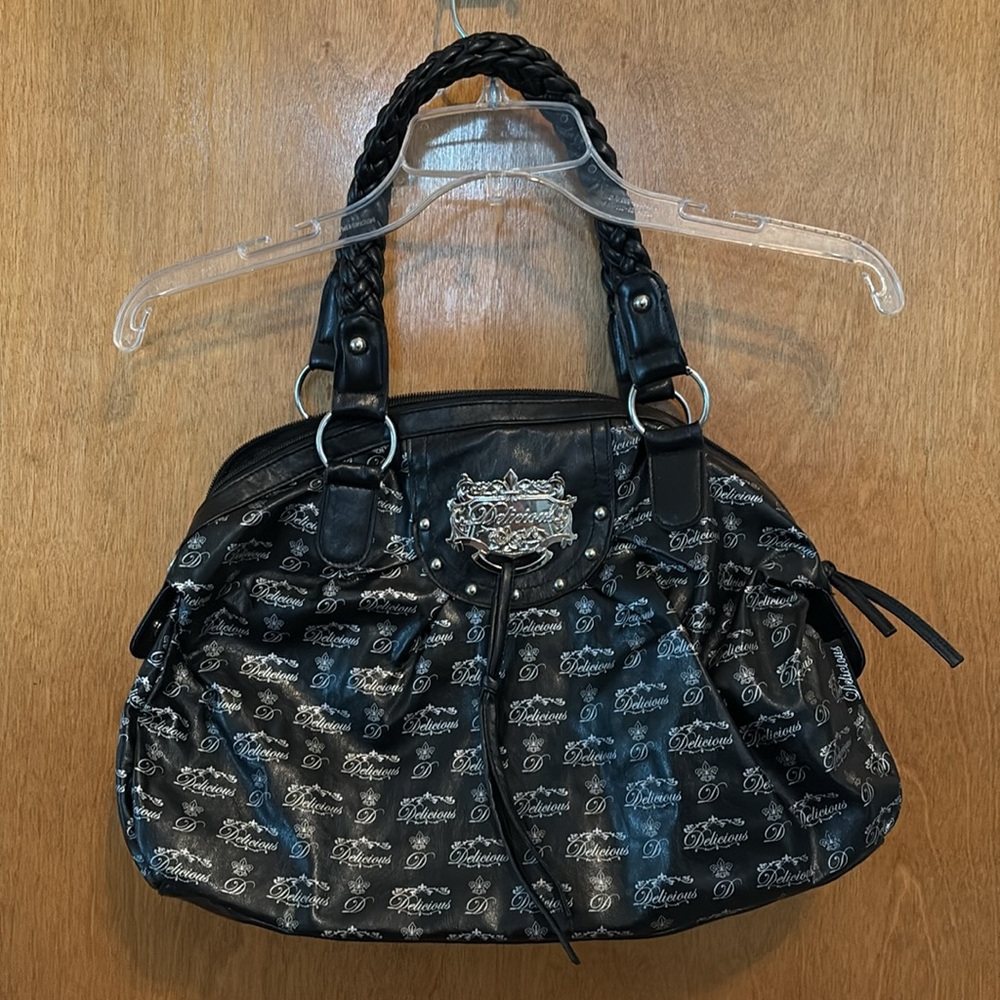 Delicious Y2K Vintage Black and Silver Shoulder Bag with Braided Handles - Picture 5 of 16